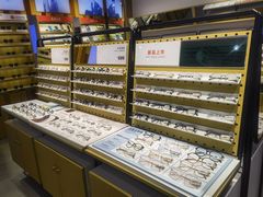 -LOOK眼镜·蔡司依视路配镜(宝山万达店)