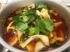 -晓彭肥肠鸡·泡椒鸡火锅(水木天地店)