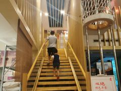 大堂上二楼就是餐厅-乐山上善居·养心禅景酒店(世豪广场高铁站店)