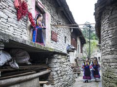 -高荡千年布依古寨旅游景区