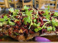 -宏兴烤鱼山庄(宣恩总店)