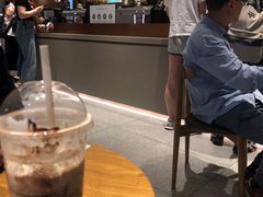 -星巴克臻选(上海中环广场2F店)