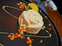 自制焦糖坚果冰糕-YUE·6·西式融合餐厅(外滩六号店)
