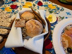 餐前面包配黄油-弗兰克牛排西餐厅Ribone steak house(柠檬花园店)