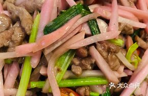 Boiled Radish Stir-fried with Beef Strips