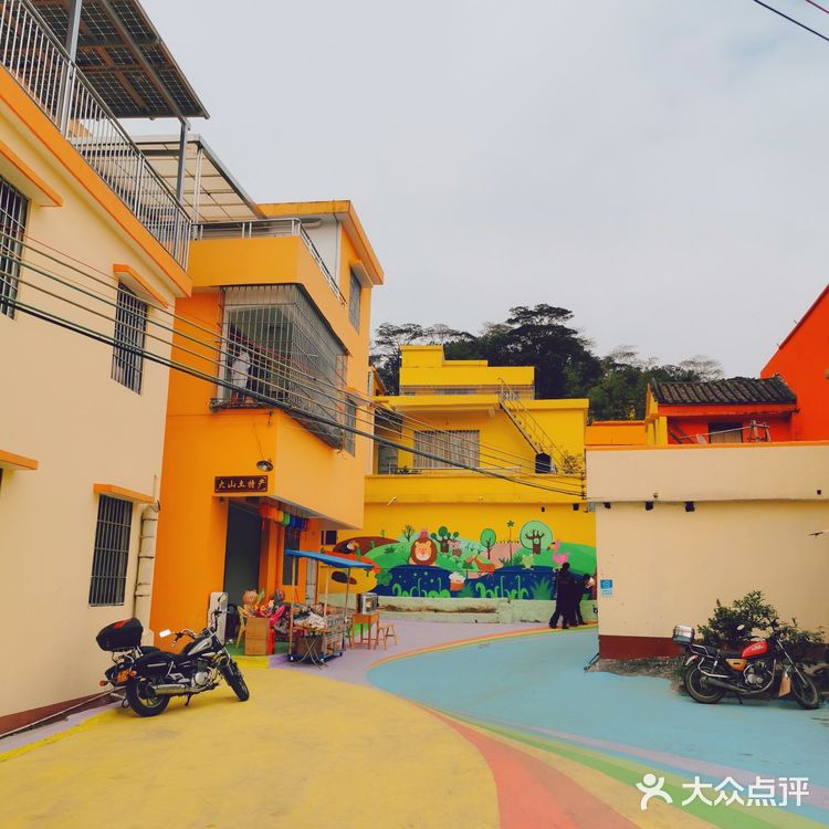 来彩虹村🌈，度一个五彩斑斓的周末！☕️