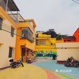 来彩虹村🌈，度一个五彩斑斓的周末！☕️