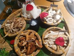 -菌彩云南野生菌火锅(万达广场店)