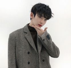 -变画·发型STUDIO