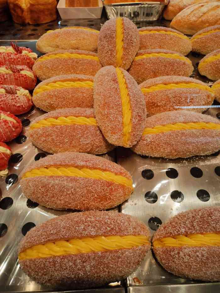 面包工坊(世纪城店)-"比较划算,最爱他们家的奶片,会一直光顾.