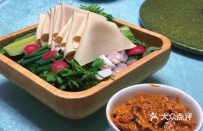 Beijing-style Sweet Soy Sauce Shredded Pork with Crepes