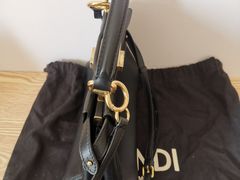 -臻新二手奢侈品回收鉴定(塘桥店)