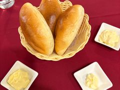餐前面包加黄油-红房子西菜馆(淮海中路店)