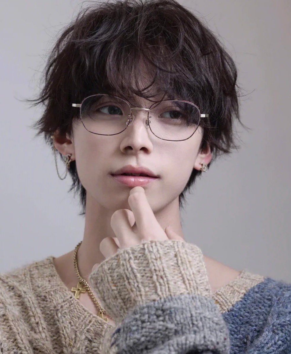 日系少年感卷发奶狗阳光男孩的即视感