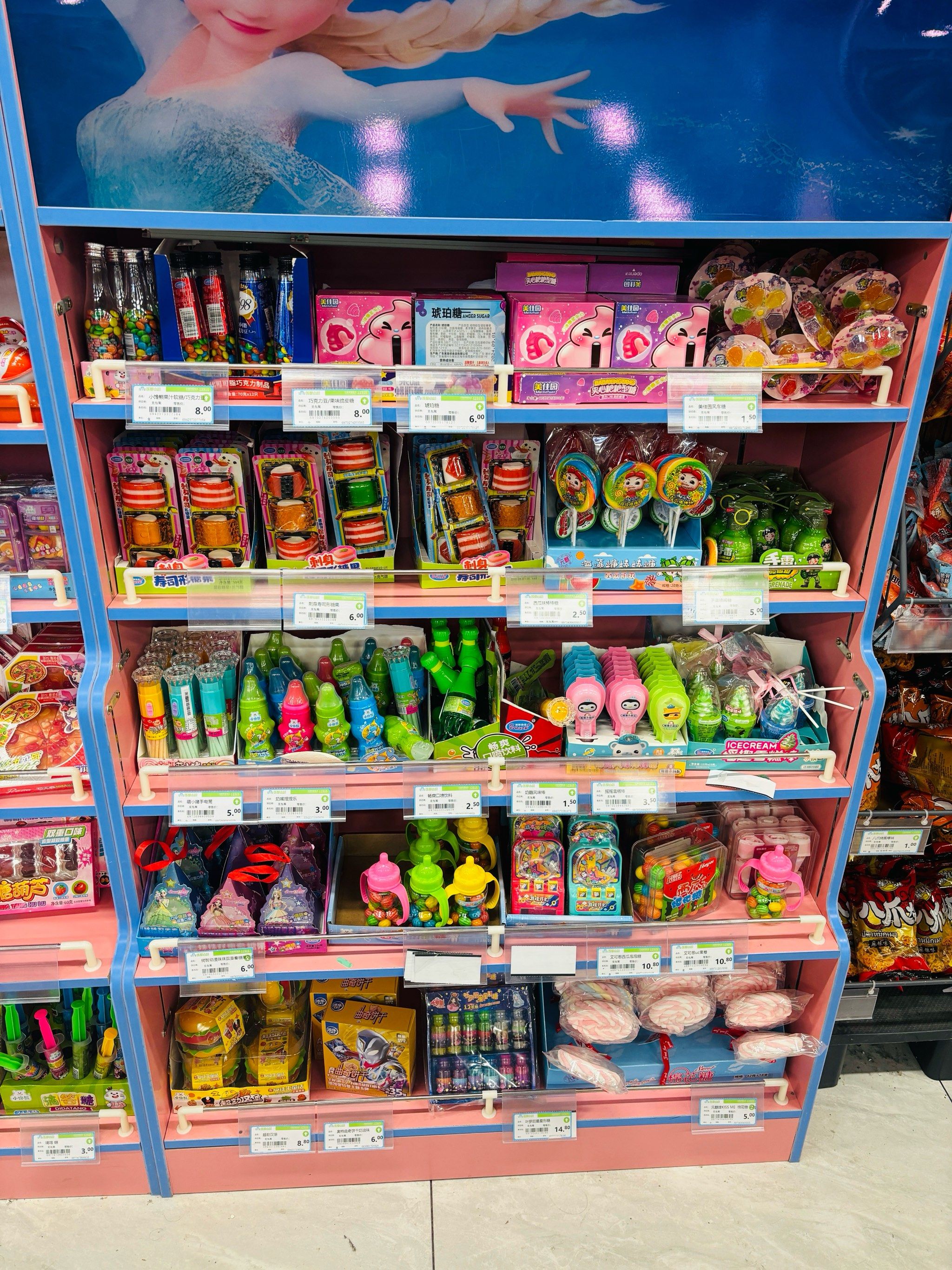 玩具货架井然有序
