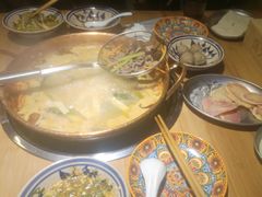 -洱火云南酸菜牛肉火锅(石景山当代商城店)