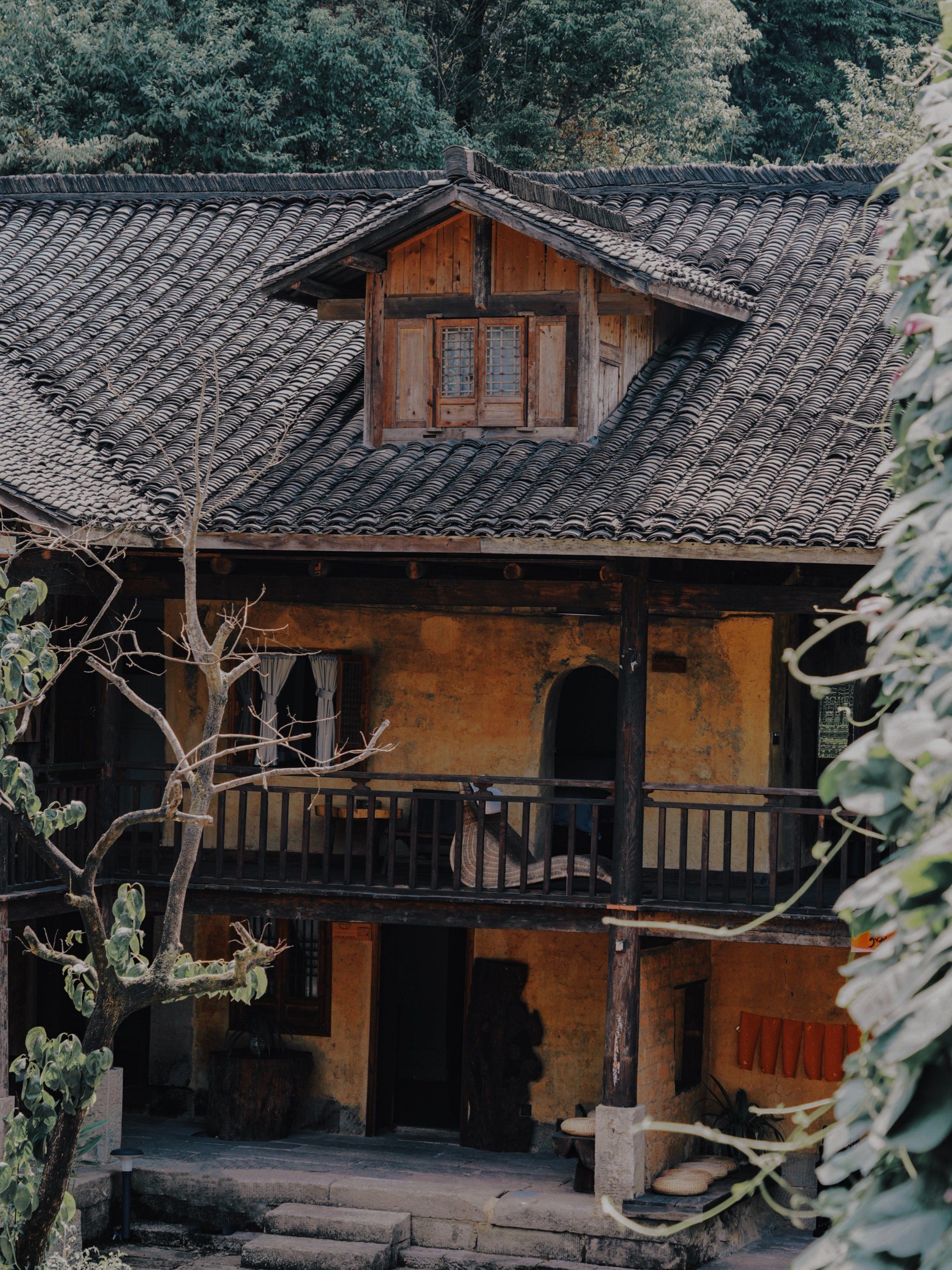 青瓦土墙,就喜欢这种有故事的老房院子