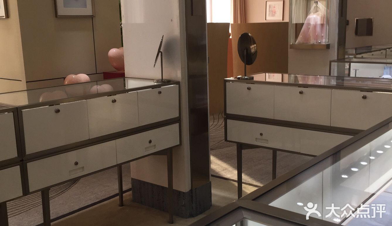 装的非常精致 简洁 接待的工作人员都挺耐心 细致的