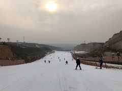 -采薇庄园四季滑雪场
