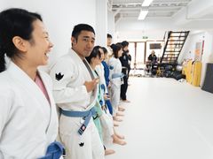 -菠萝格斗巴西柔术训练馆