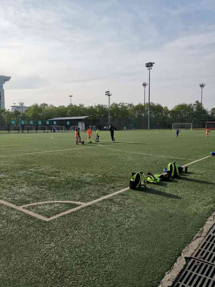 国超足球俱乐部-"带孩子试过一回,场地很不错喔."-大众点评移动版