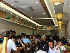 等位区-小姜锅贴(凤凰街店)