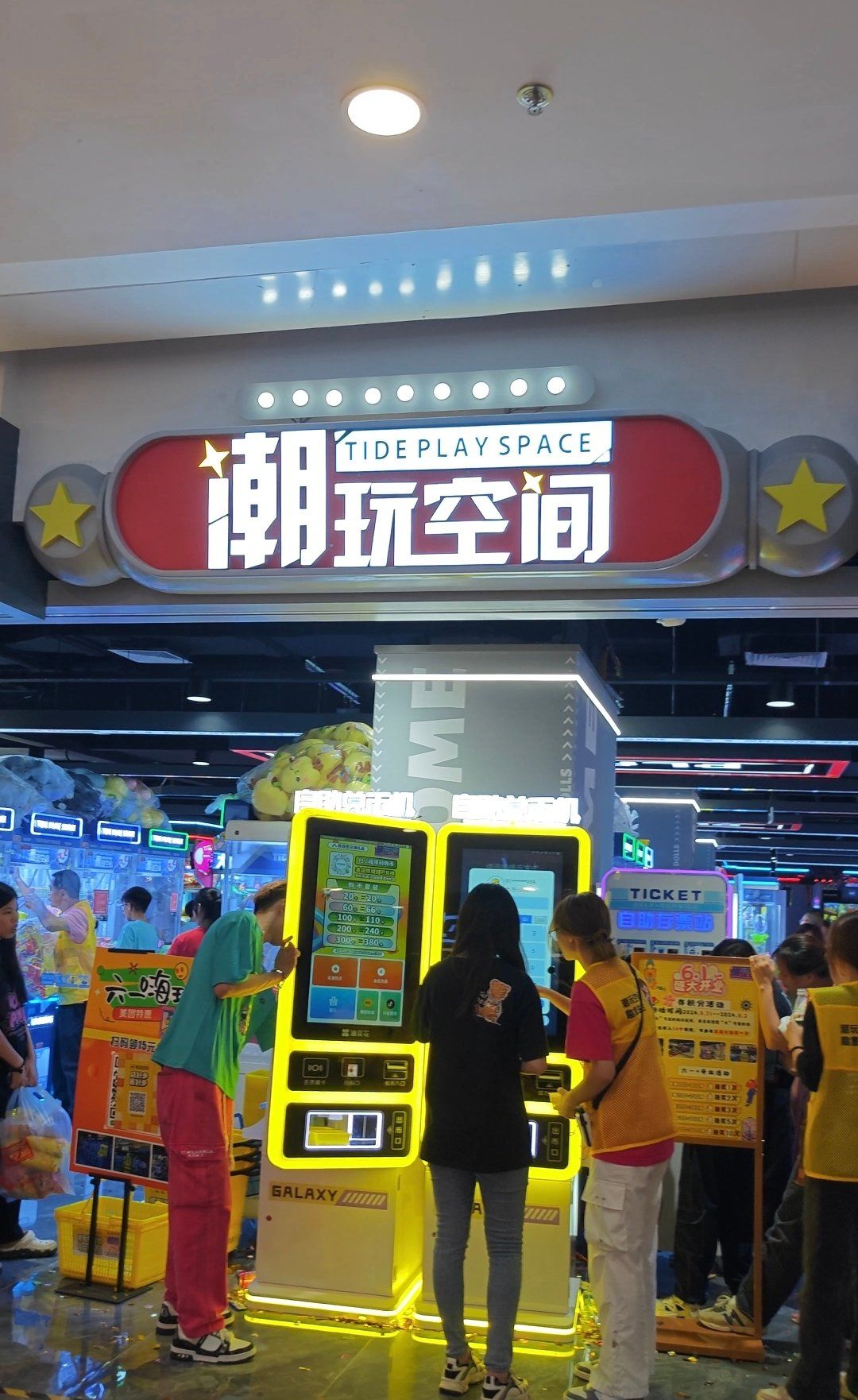 彩神vll全国首个中山路科创OPC快闪街区正式亮相！ 当百年骑楼遇上AI当“一人公司”走进中山路——这不是一场展览而是一次未来产业的街头预演。