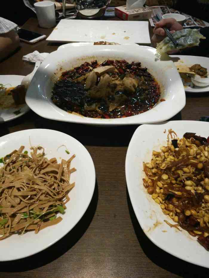 老牌坊鲁菜名店(金鼎购物广场店)-"菜好吃,环境好服务棒,还送小米南瓜