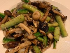 松露鸡芽头菌炒爽口黄瓜-丽思卡尔顿酒店-天泰轩中餐厅(大沽北路店)