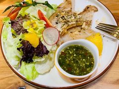 香煎龙利鱼沙拉-POKEE VIA&Brunch·维娅(重庆来福士店)