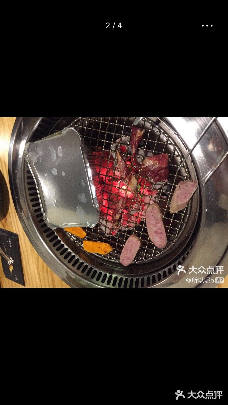 菜品也挺多 香肠感觉一般 肉倒是很好