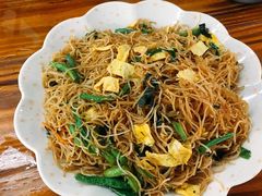紫苏豆角蛋皮炒米粉-南记食粥坊·宵夜大排档(岭南分店)
