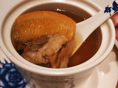 鲜橙子炖排骨汤近景-Yan Ting 宴庭中餐厅(上海静安瑞吉酒店)