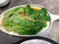 油淋生菜-闫府私房菜·百年鲁菜(恒隆店)