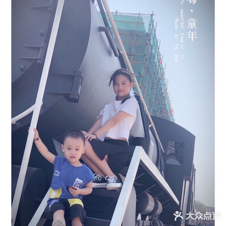 慈氏塔位于汴河街往下游走的一条老街里面，因为街道很老