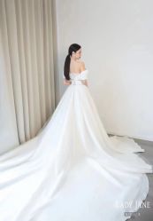 -Lady  Jane高端婚纱礼服馆