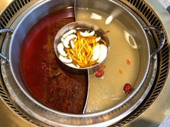 鲜菌汤鲜牛汤香辣-鲜货俚鲜火锅(青果路店)