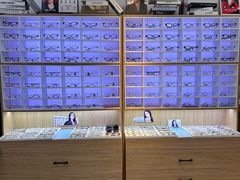 -天空之镜眼镜店蔡司依视路配镜授权零售店(望京颐堤港店)