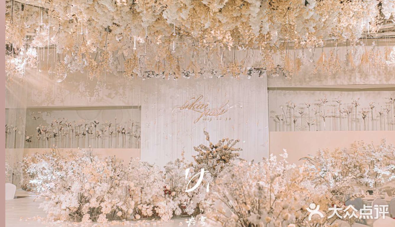 婚礼上自然流露的幸福感让现场更有温馨浪漫的氛围