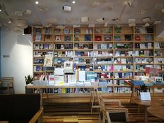 -猫的天空之城概念书店(束河店)