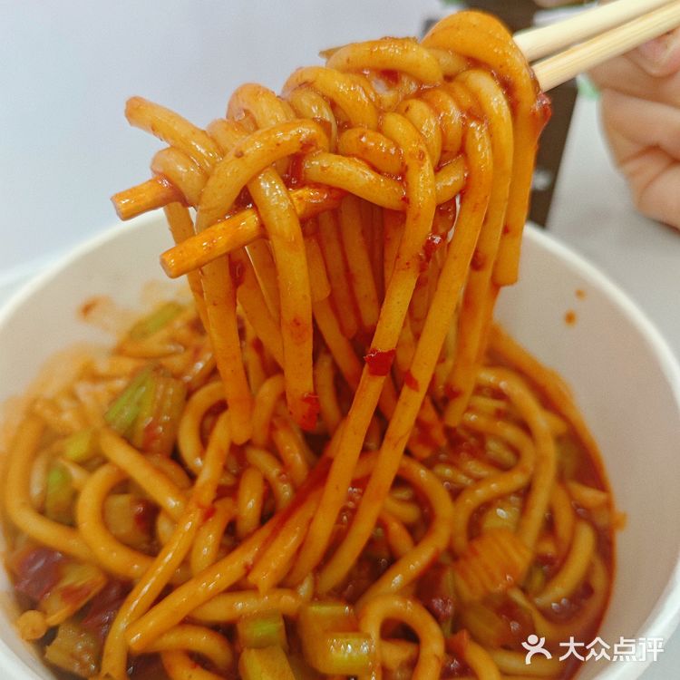 偏爱新疆炒米粉，好吃到放不下筷子