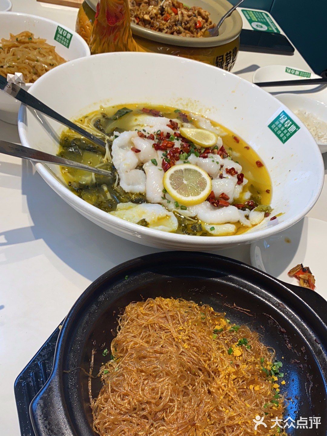 「柠檬酸菜鱼」酸菜鱼的分量很大摆盘很精致
