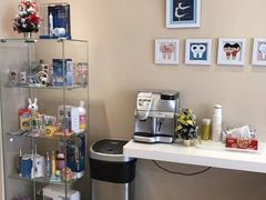 -瑞尔齿科(南京东路名人诊所)