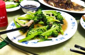 Stir-Fried Fresh Squid with Broccoli