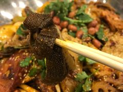 -愉肴麻辣香锅(中山路店)