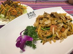 -香巴拉云南餐厅(华莱坞店)