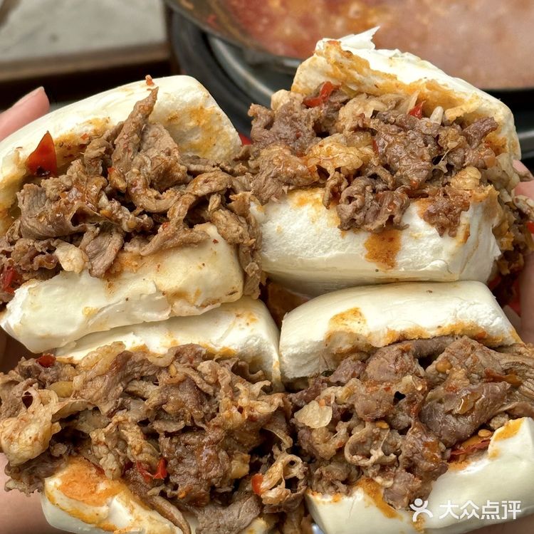 西安城墙边，穷鬼也能吃得起的牛肉火锅（人均3