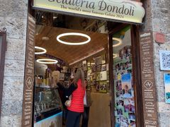 -Gelateria Dondoli