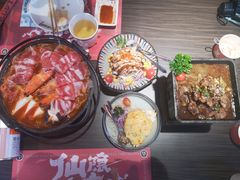 豪华海鲜肥牛泡菜锅-仙隐小鹿中華の日料(荣民龙首广场店)