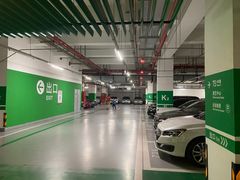 -虹桥天地-停车场